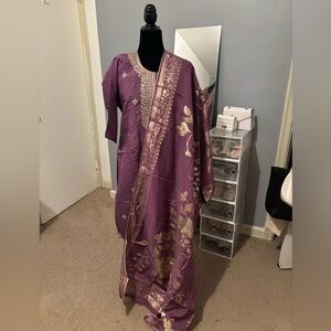 Elegant White and Gold Embroidered salwar kameez